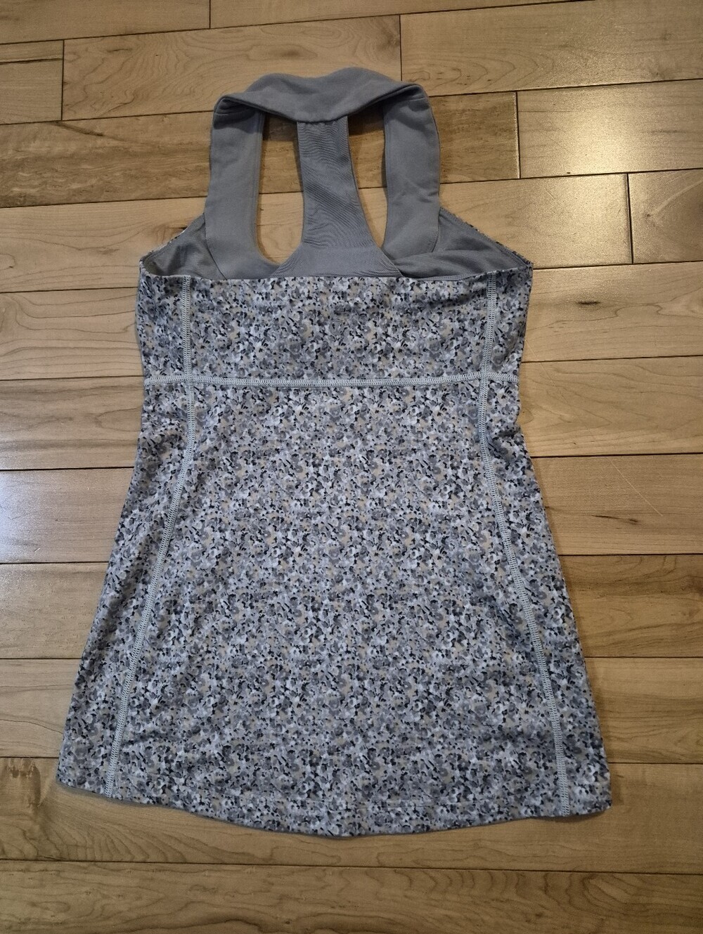 Lululemon women's size 6 tank top with built in bra - Picture 2 of 6